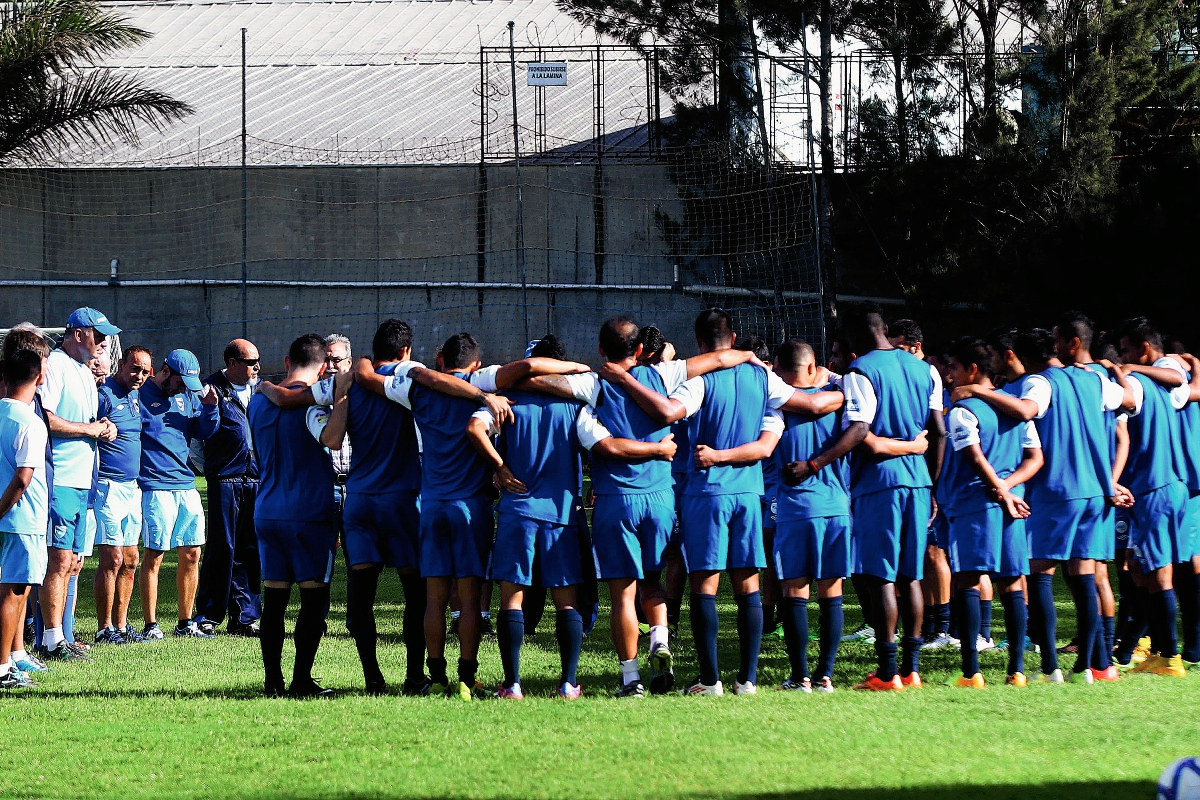 La Selección Nacional se prepara enfrentar a Barbudas, el primer rival rumbo al Mundial de Rusia 2018. (Foto Prensa Libre: Carlos Vicente)