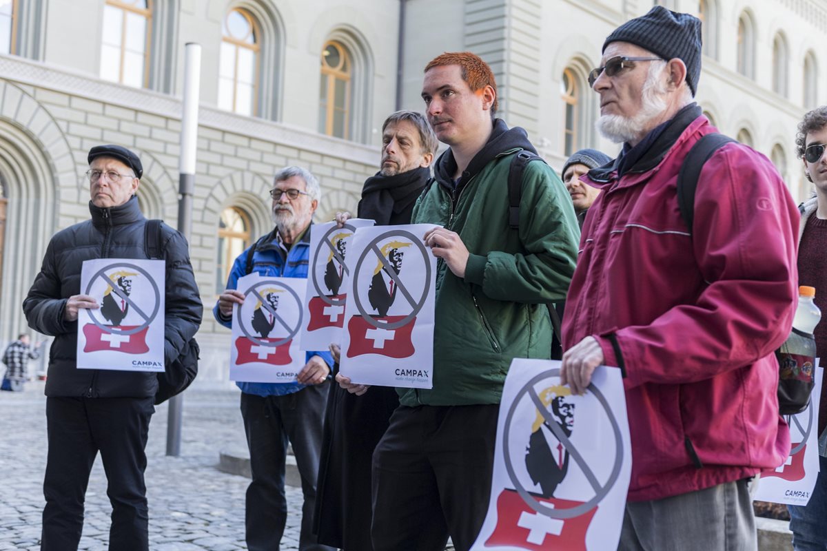 Activistas presentan petición para que se declare Donald Trump persona "non grata".(Foto Prensa Libre: EFE)