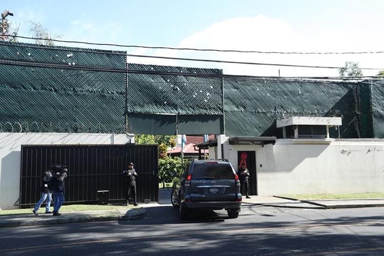 Ingreso a la sede de la Cicig en la capital, donde se desempeñan los investigadores que necesitan las visas para trabajar. (Foto Prensa Libre: Hemeroteca PL).