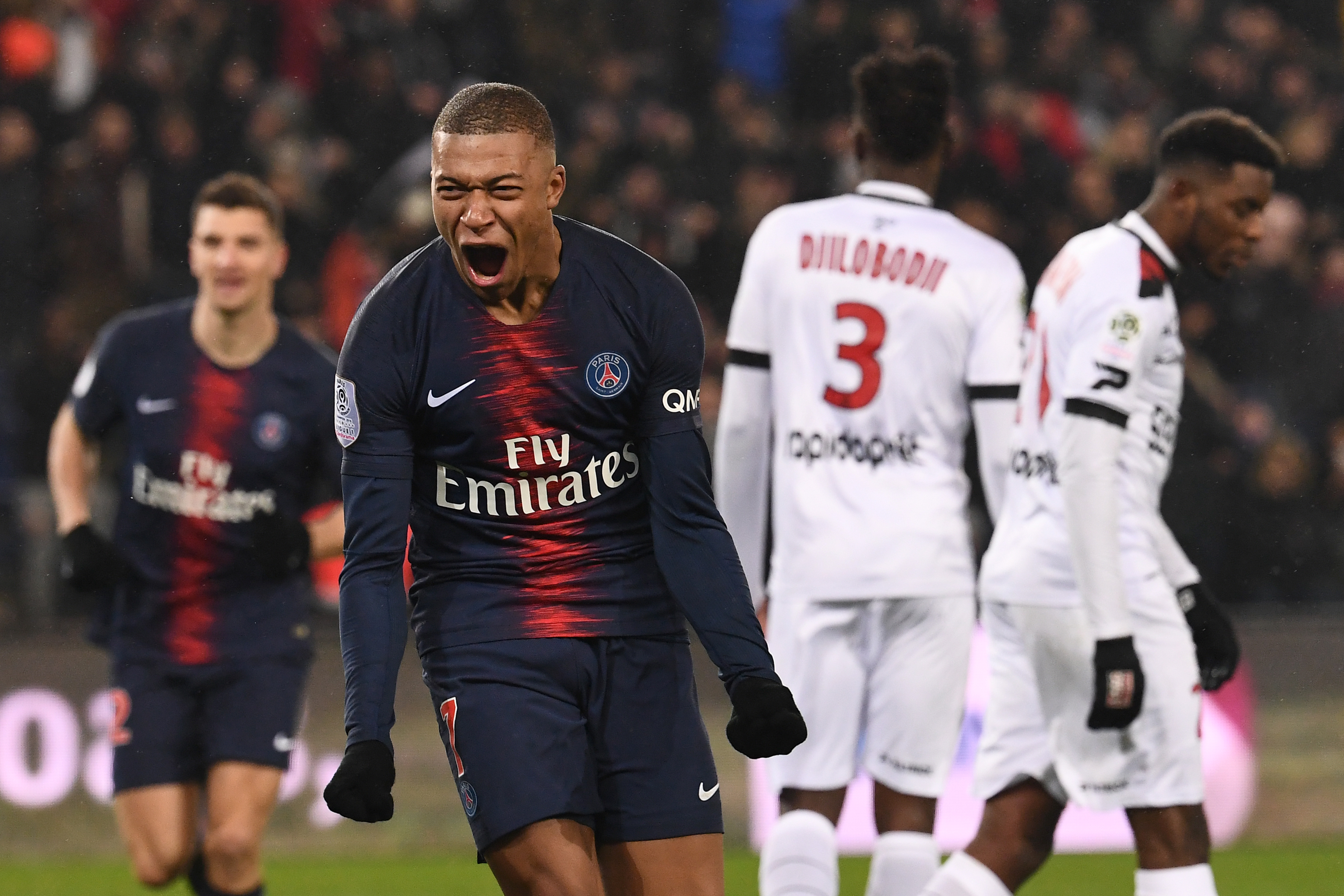 Kylian Mbappé anotó un triplete en la victoria del PSG contra el Guingamp. (Foto Prensa Libre: AFP)