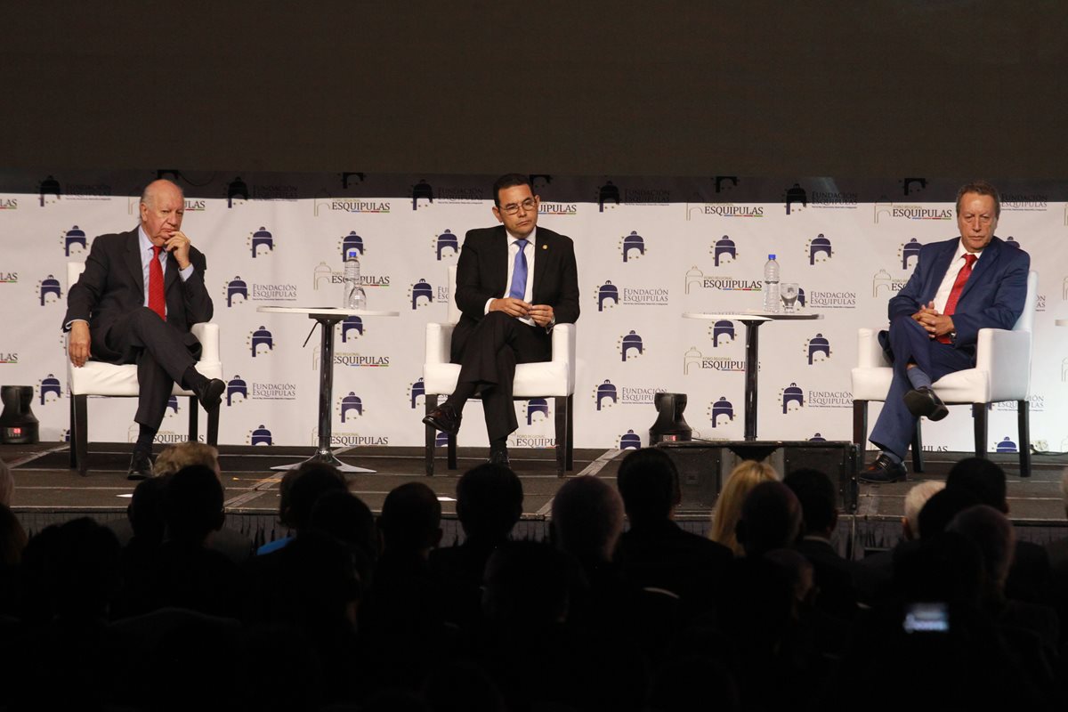 El expresidente de Chile Ricardo Lagos, el gobernante Jimmy Morales, el exmandatario Vinicio Cerezo inauguran el Foro Regional Esquipulas, en un hotel de la zona 10. (Foto Prensa Libre: E. Paredes)