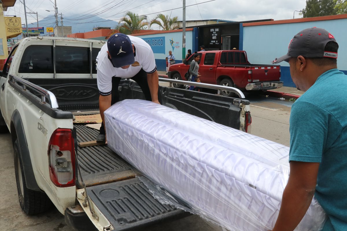 El cuerpo de Abner Misael Lorenzo Alvizúrez, de 9 años, fue localizado en su vivienda. Tenía golpes y señales de violencia. (Foto Prensa Libre: Hugo Oliva)