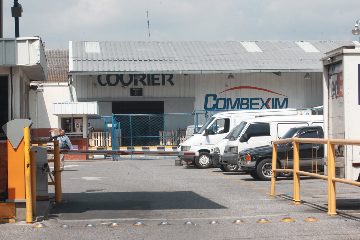 Uno de los beneficios de los operadores económicos autorizados es en la facilitación en el despacho de las mercancías en los recintos aduaneros, explicó el intendente Werner Florencio Ovalle. (Foto Prensa Libre: Hemeroteca)