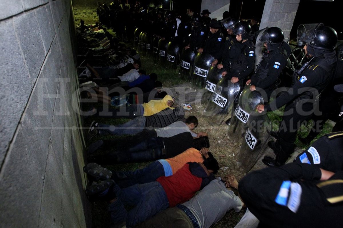 Después de la tragedia de marzo en el hogar Virgen de la Asunción, los menores fueron trasladados, pero aún hay expedientes sin entregar. (Foto Prensa Libre: Hemeroteca PL)