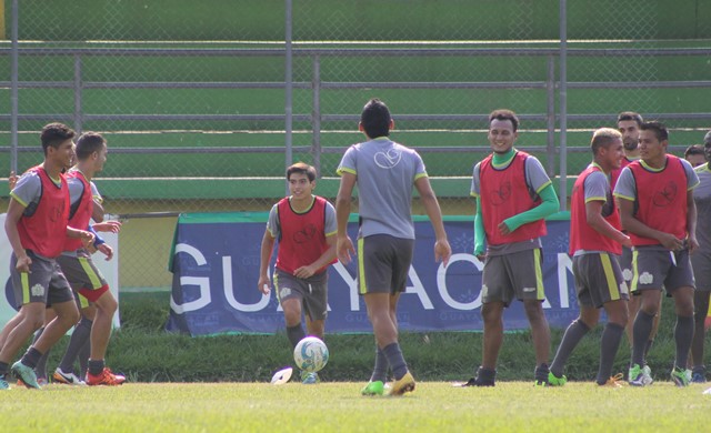 Los jugadores del Deportivo Guastatoya trabajaron ayer a puerta cerrada para que no se conocieran detalles de su alineación. (Foto Prensa Libre: Hugo Oliva)