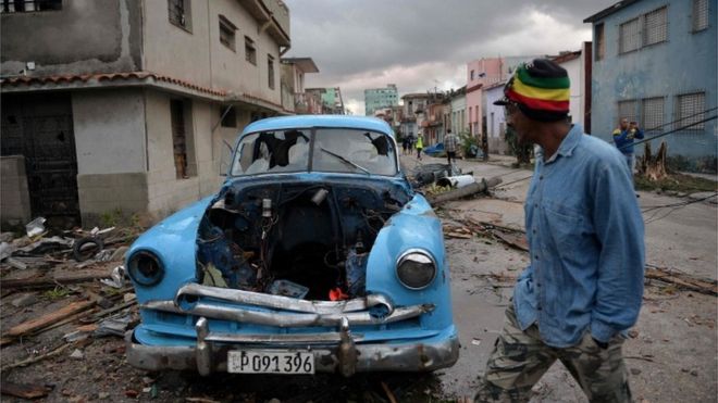 Un fuerte tornado golpeó el domingo por la noche a la capital cubana, La Habana.  AFP