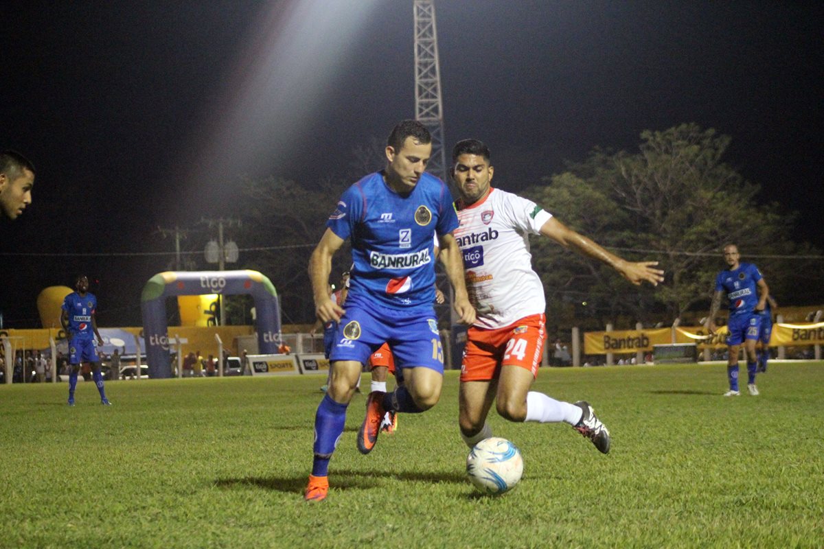 El volante de Municipal Marco Pablo Pappa aseguró que el punto conseguido contra Mictlán fue merecido para ambos equipos. (Foto Prensa Libre: Hugo Oliva).