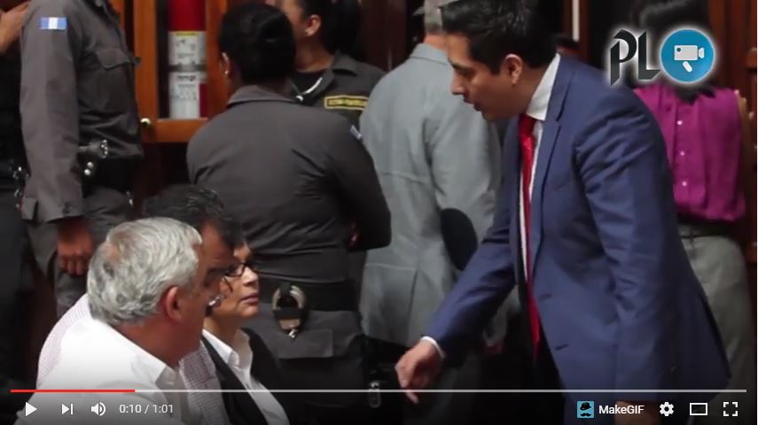 Momento en que Cano increpa a Baldetti e interviene Pérez Molina. (Foto Prensa Libre: Youtube)