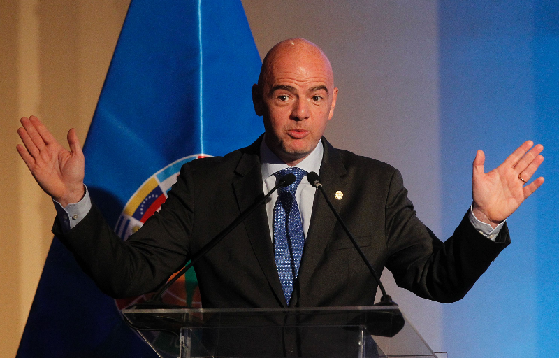 Gianni Infantino, presidente de la Fifa, durante su discurso en el Congreso de la Conmebol. (Foto Prensa Libre: AFP)