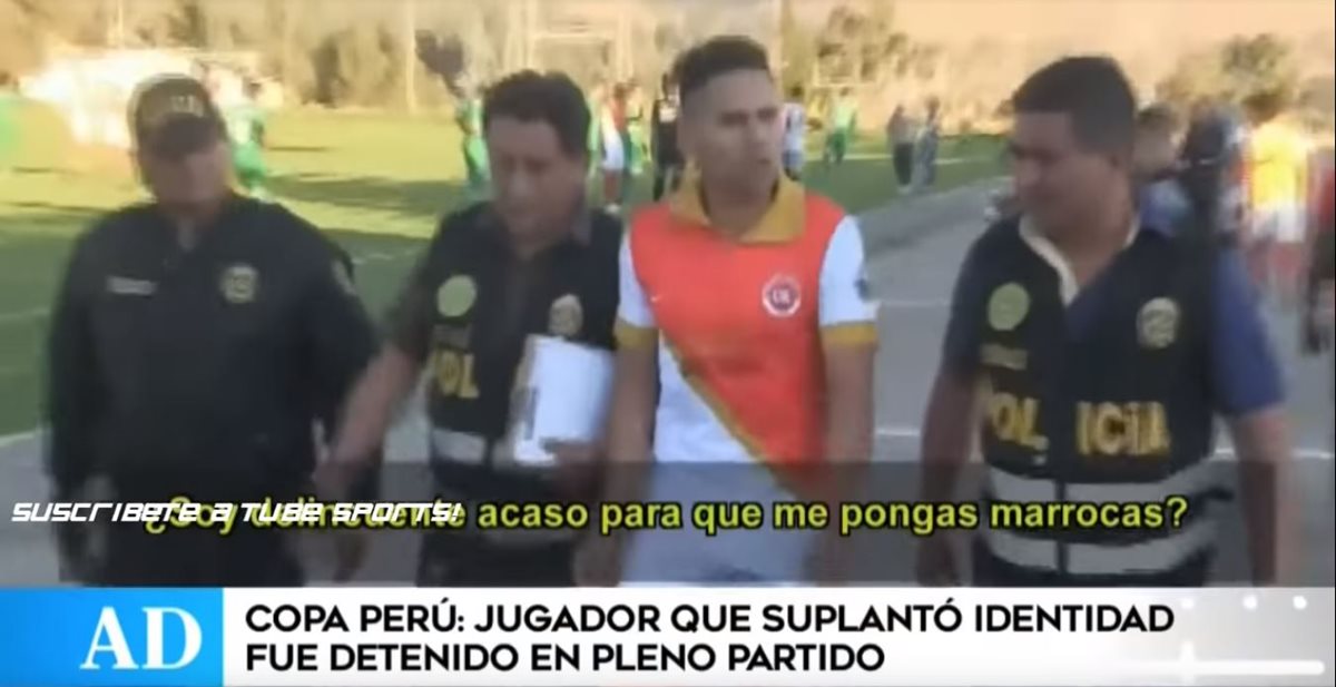 El futbolista José Anthony Larraín Contreras, inscrito en un equipo de futbol peruano con el nombre de César Augusto Vásquez Montalvo, fue detenido durante un juego. (Foto Prensa Libre: Youtube América Deportes?