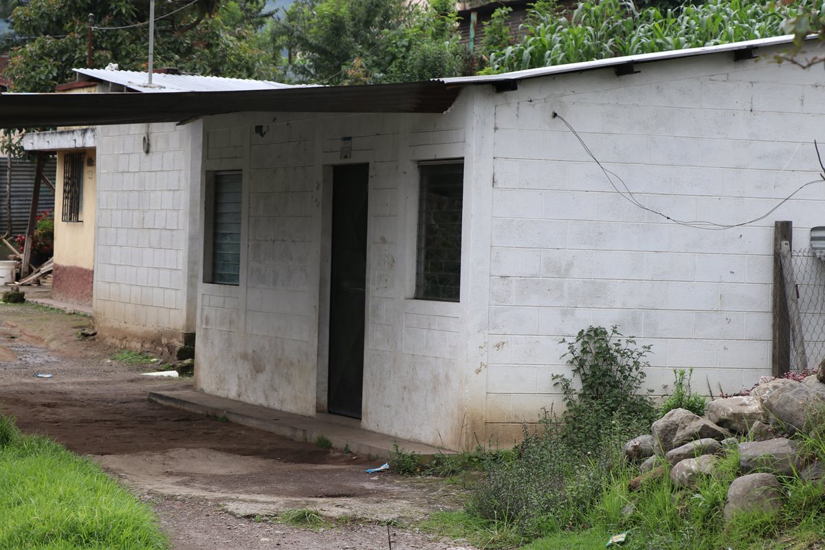 Viviendas tipo Baldetti resistieron a temblor del miércoles último. (Foto Prensa Libre: Whitmer Barrera)