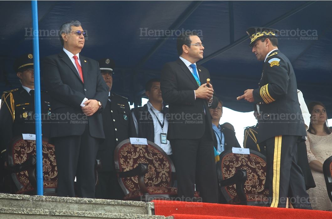 El presidente Morales ha recibido Q450 mil en bonos del Ministerio de la Defensa en los últimos ocho meses. (Foto Prensa Libre: Hemeroteca PL)