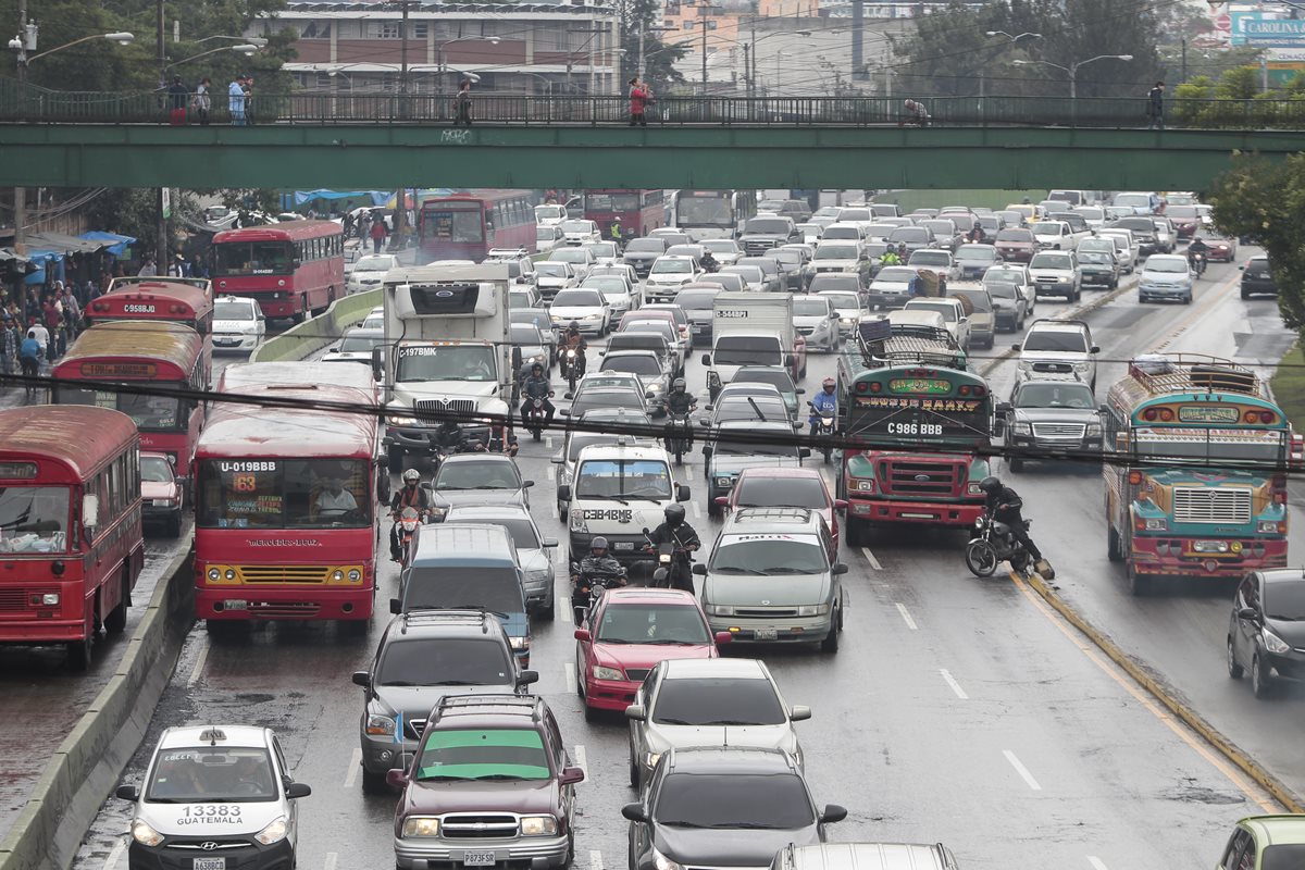 Cientos de automovilistas no han efectuado el traspado de propiedad de sus vehículos y circulan con documentos endosados, según la Gremial de Importadores.