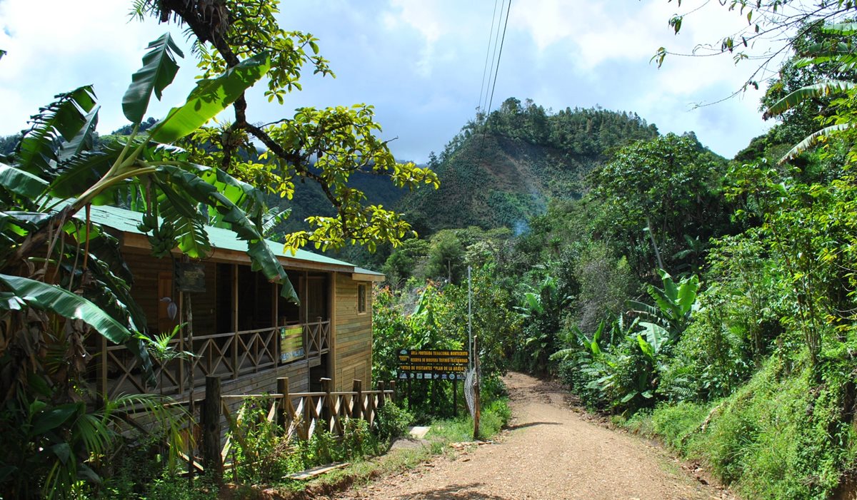 La naturaleza que rodea este atractivo turístico en Chiquimula invita a turistas nacionales y extranjeros a conocerlo.. (Foto Prensa Libre: Mario Morales)