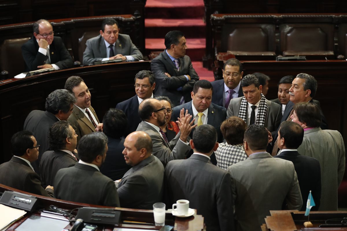 En la sesión plenaria de hoy los diputados deben aprobar el presupuesto de ingresos y egresos de la nación para el proximo año. (Foto Prensa Libre: Hemeroteca PL)