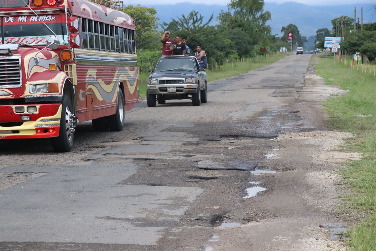 La carretera entre Monjas y El Progreso, Jutiapa, es una de las rutas afectadas y donde se realizará la tercera etapa. (Foto Prensa Libre: Hugo Oliva)