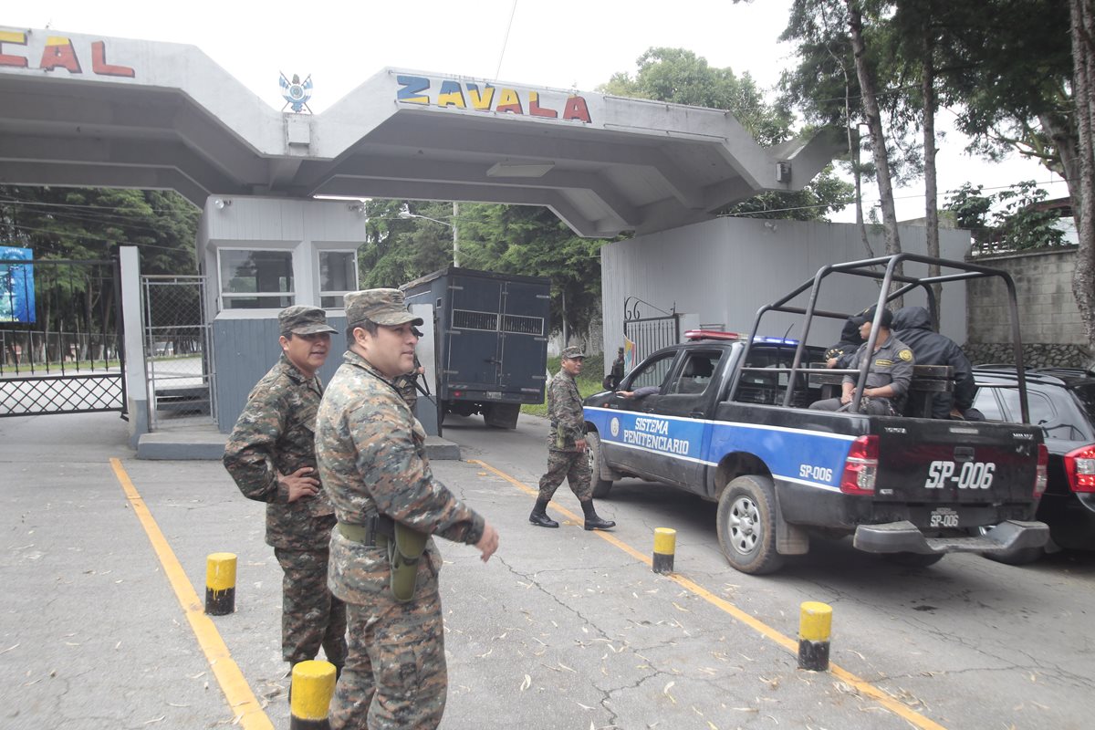 En Mariscal Zavala están detenidas personas implicadas en corrupción. (Foto Prensa Libre: Hemeroteca PL)