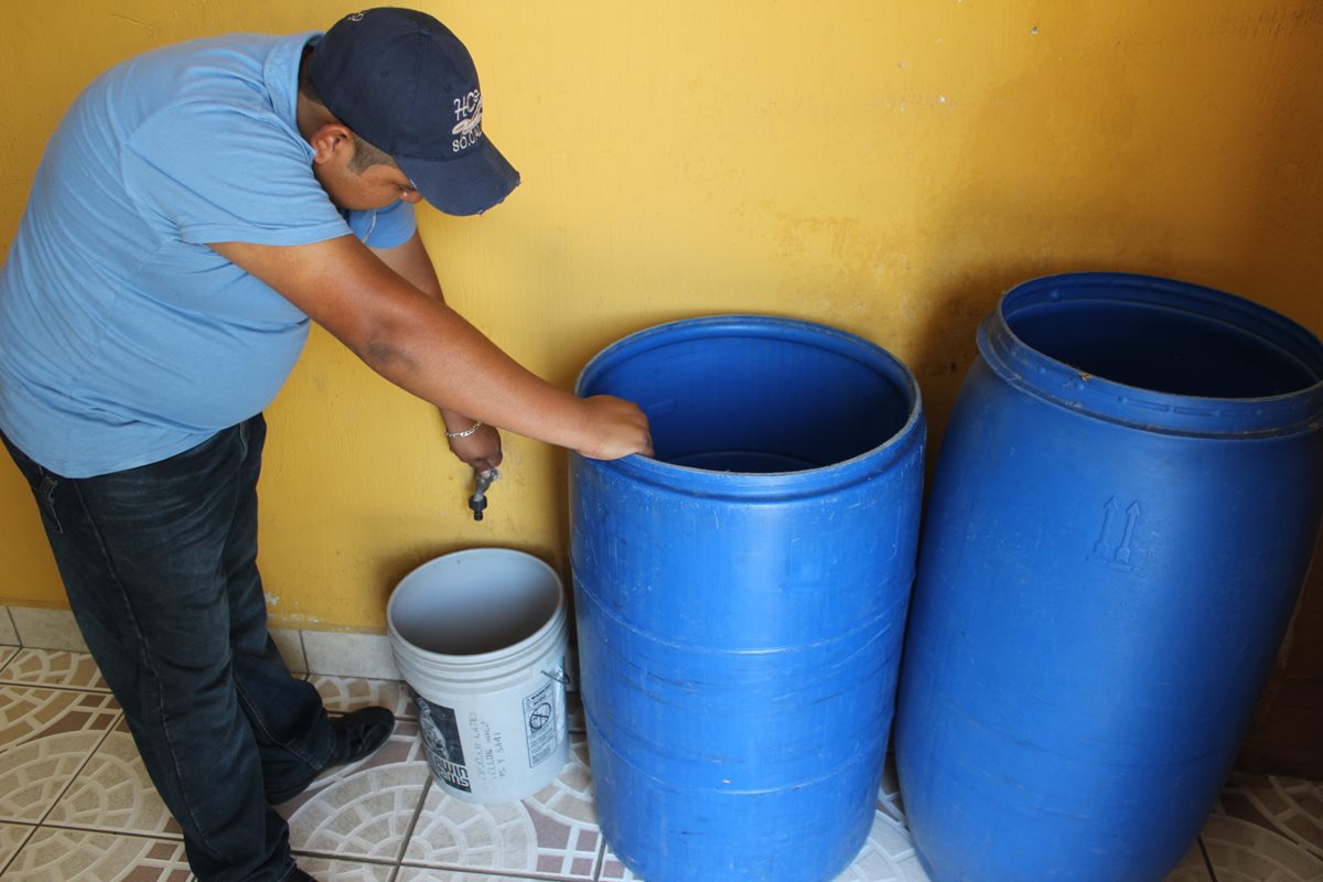 La municipalidad advirtió que el servicio podría ser irregular durante la época lluviosa. (Foto Prensa Libre: Hemeroteca PL)