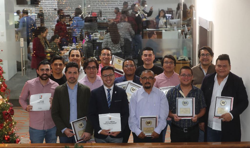 Los periodistas ganadores del año recibieron un reconocimiento del Consejo Editorial de Prensa Libre y Guatevisión. (Foto Prensa Libre: Érick Ávila)