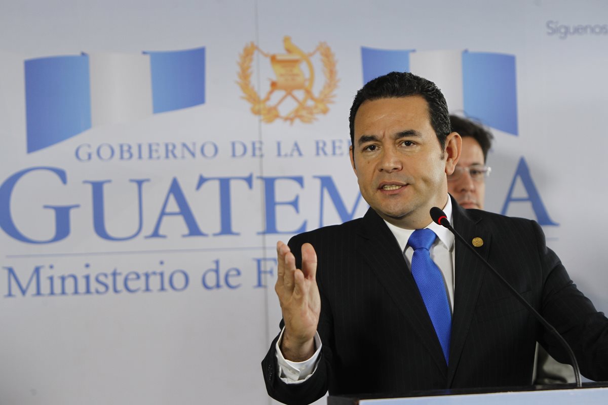 El presidente Jimmy Morales enfatizó que no subirán el impuesto al consumo. (Foto Prensa Libre: Paulo Raquec)