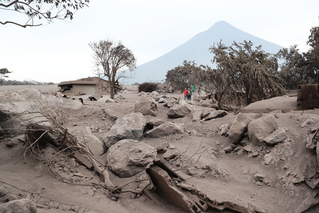 <div>	Autoridades concluyeron búsqueda por riesgo en terreno; familiares aún tienen esperanza de hallar restos en </div><div>	la llamada Zona Cero. (Foto Prensa Libre: Érick Ávila)</div>