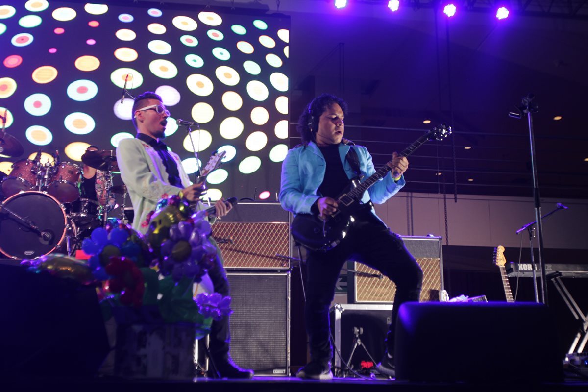 La banda The One Man Band interpretó varios de los temas más emotivos de los Beatles. (Foto Prensa Libre: Anna Lucía Ibarra).