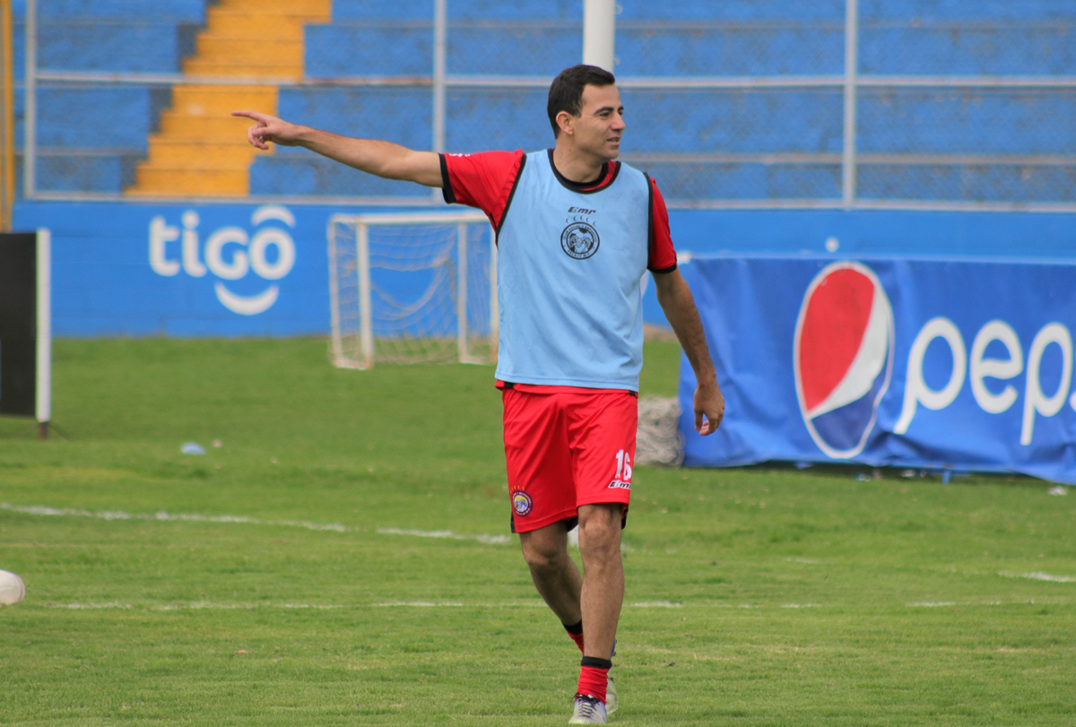 El mediocampista Marco Pablo Pappa anotó sus primeros dos goles con Xelajú en su regreso a la Liga Nacional. (Foto Prensa Libre: Raúl Juárez)