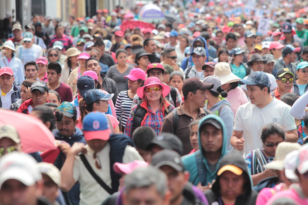 La mayor cantidad de empleados públicos lo conforman los del renglón 011, entre ellos el sector magisterial (Foto Prensa Libre: Hemeroteca PL)