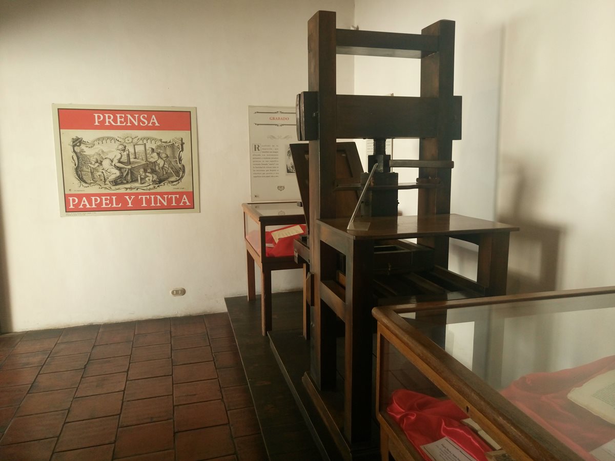Copia de la primera imprenta, adquirida en México en 1660. (Foto Prensa Libre: José Luis Escobar).
