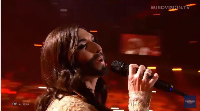 Conchita Wurst es un personaje artístico creado por el cantante austriaco Thomas Neuwirth. (Foto Prensa Libre: Tomada de YouTube)