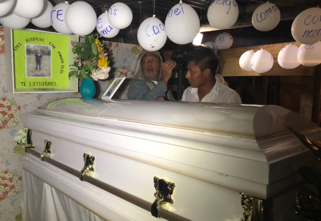 El cuerpo de Jakelin Caal fue repatriado ayer de Texas, EE. UU. y esta madrugada llegó a Alta Verapaz. (Foto Prensa Libre: Eduardo Sam)
