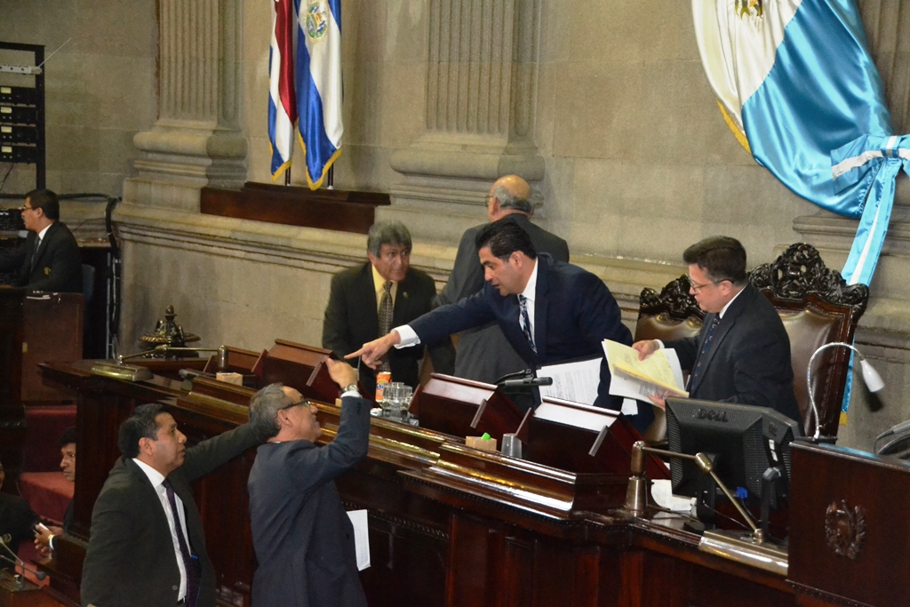 Durante la novena  sesión en el año para discutir las reformas se aprobó solo el artículo 6 de la iniciativa, que se refiere a la Carrera Judicial. (Foto Prensa Libre: José Castro)