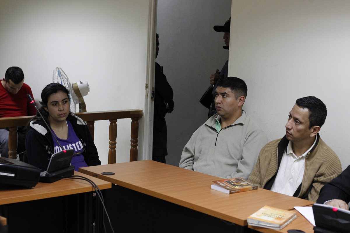 Ruth Noemí Valenzuela Hernández, Ángel Antonio Morales Canizalez y Otto Alejandro Pivaral Dardón recibieron condenas por la muerte de Gabriela Conedera. (Foto Prensa Libre: Paulo Raquec)