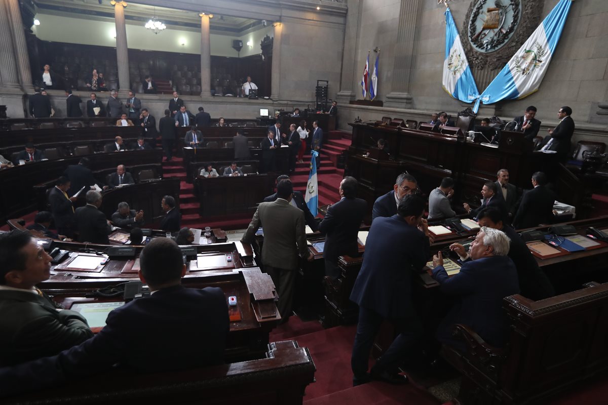 El pleno del Congreso aprobó una pensión vitalicia para las niñas sobrevivientes a la tragedia Hogar Seguro. (Foto Prensa Libre: Óscar Rivas)