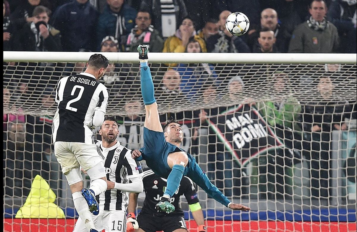 Cristiano Ronaldo volvió a ser una vez más el héroe del Real Madrid, se lució con la chilena del 0-2 frente al Juventus. (Foto Prensa Libre: EFE)