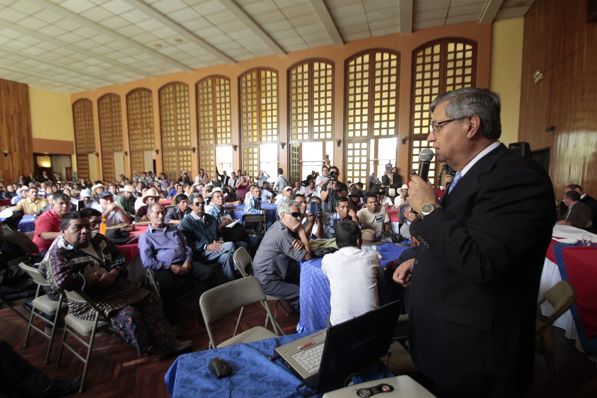 La Vicepresidencia publicó el segundo número de su revista, cuya impresión no figura en concursos de Guatecompras. (Foto Prensa Libre: Hemeroteca PL)