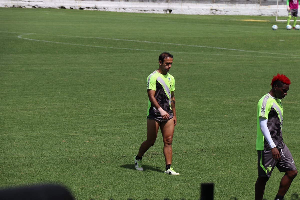 José Manuel Contreras, durante la práctica de Antigua GFC, previo a enfrentar a Municipal. (Foto Prensa Libre: Renato Melgar)