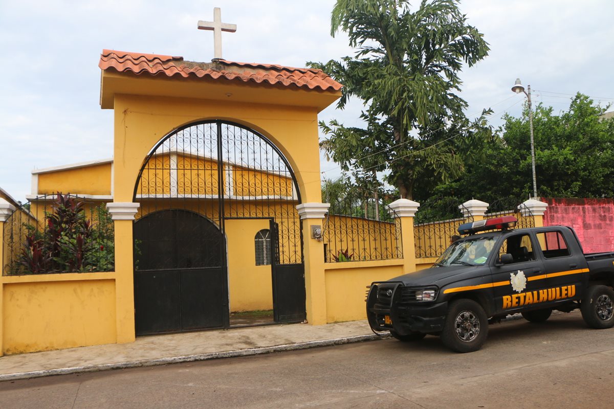 Fachada de la iglesia católica en la colonia Concepción, cabecera de Retalhuleu, en la que delincuentes han robado tres veces este año. (Foto Prensa Libre. Rolando Miranda)