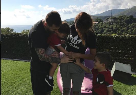 Leo Messi y Antonella Roccuzzo anunciaron el pasado 15 de octubre que esperaban a su tercer hijo. (Foto Prensa Libre: Instagram)