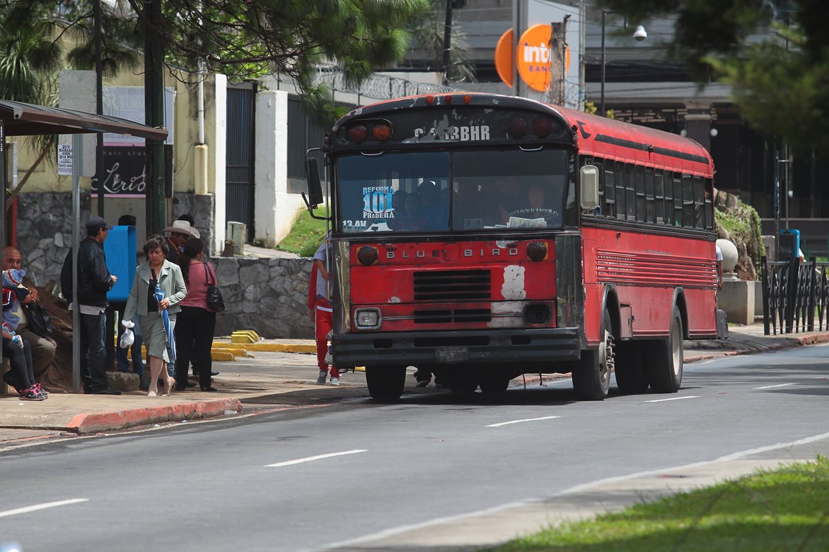 La Avenida Reforma, que marca el límite entre las zonas 9 y 10, es uno de los sectores donde se han incrementado los robos en la vía pública, según UNDSS. (Foto Prensa Libre: Hemeroteca)