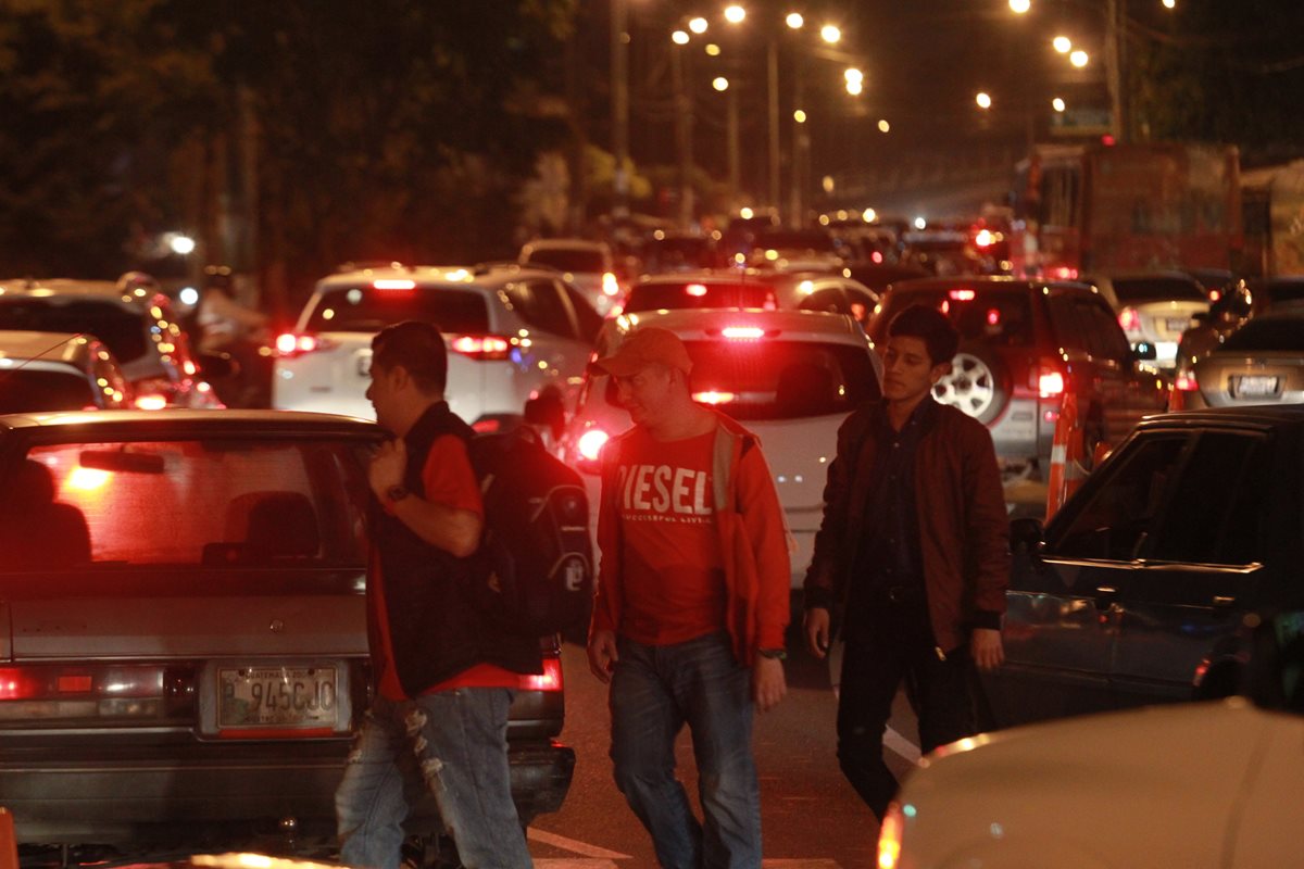 El desorden en el campus central de la Usac será uno de los retos para el próximo rector, el cual será elegido el próximo año. (Foto Prensa Libre: Estuardo Paredes)