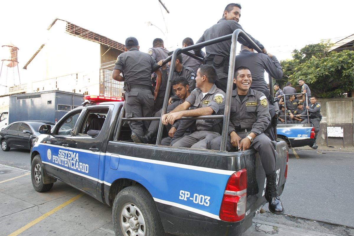 Los guardias del Sistema Penitenciario han denunciado carencias en la institución, desde alimentación, sanidad y transporte. (Foto Prensa Libre: Hemeroteca PL)