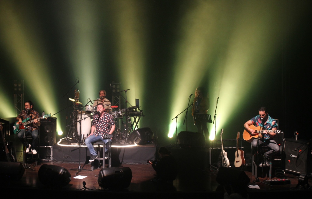 El grupo guatemalteco Tijuana Love ofreció un concierto acústico en el Teatro del IGA. (Foto Prensa Libre: Keneth Cruz)