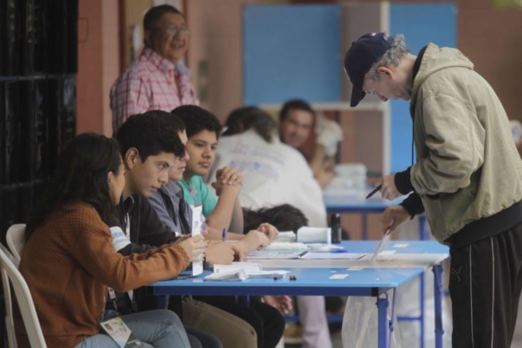 El convocatoria al proceso electoral está cada vez más cerca y los partidos políticos ya empezaron a proclamar candidatos a elección popular el TSE tiene pendiente anunciar la fecha para realizar la votación. (Foto Prensa Libre: Hemeroteca PL)