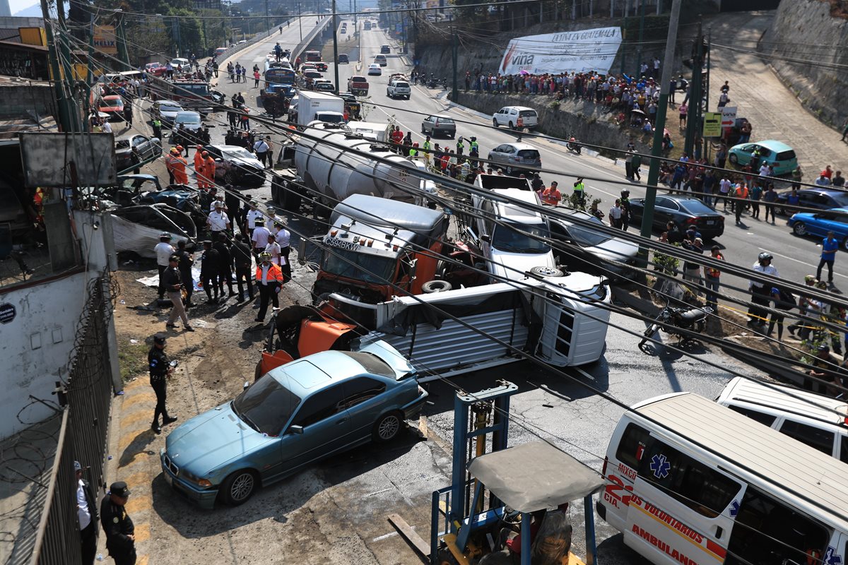 El accidente en San Cristóbal del jueves 1 de marzo causó destrucción y muerte. (Foto Prensa Libre: Hemeroteca PL)