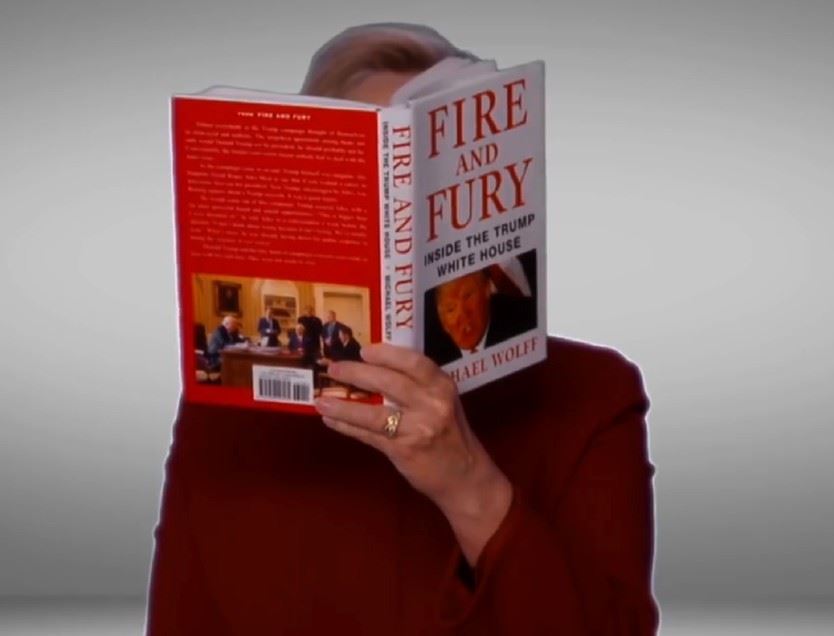 Hillary Clinton leyó en la entrega de los Grammy, un fragmento del libro Fire and Fury, una crítica a su primer año de mandato. (Foto Prensa Libre: Grammys)