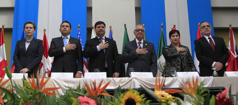 El Himno Nacional es parte de las actividades protocolarias. Diferentes autoridades lo cantan en la presentació?n del octavo informe de labores de la CICIG. (Foto Prensa Libre: Edwin Bercián)