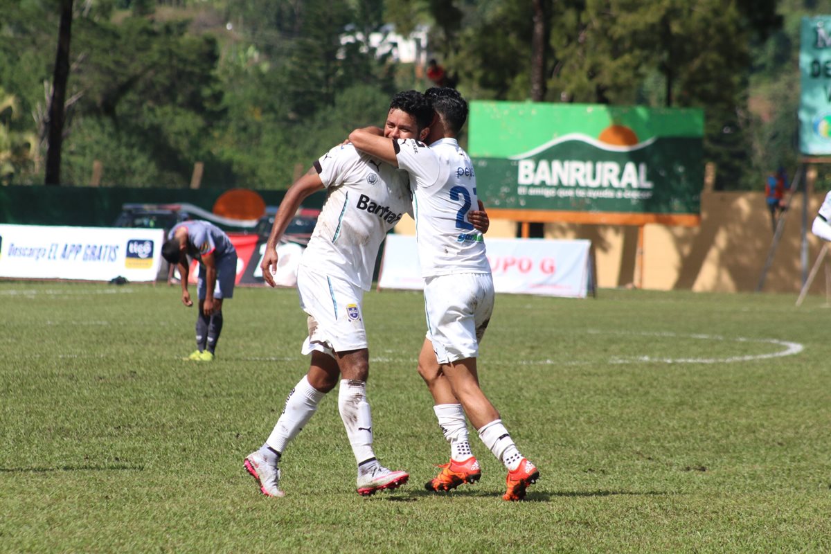 Edgar Chinchilla llegó a cuatro anotaciones en el torneo gracias a su doblete para la victoria de Comunicaciones. (Foto Prensa Libre: Eduardo Sam)