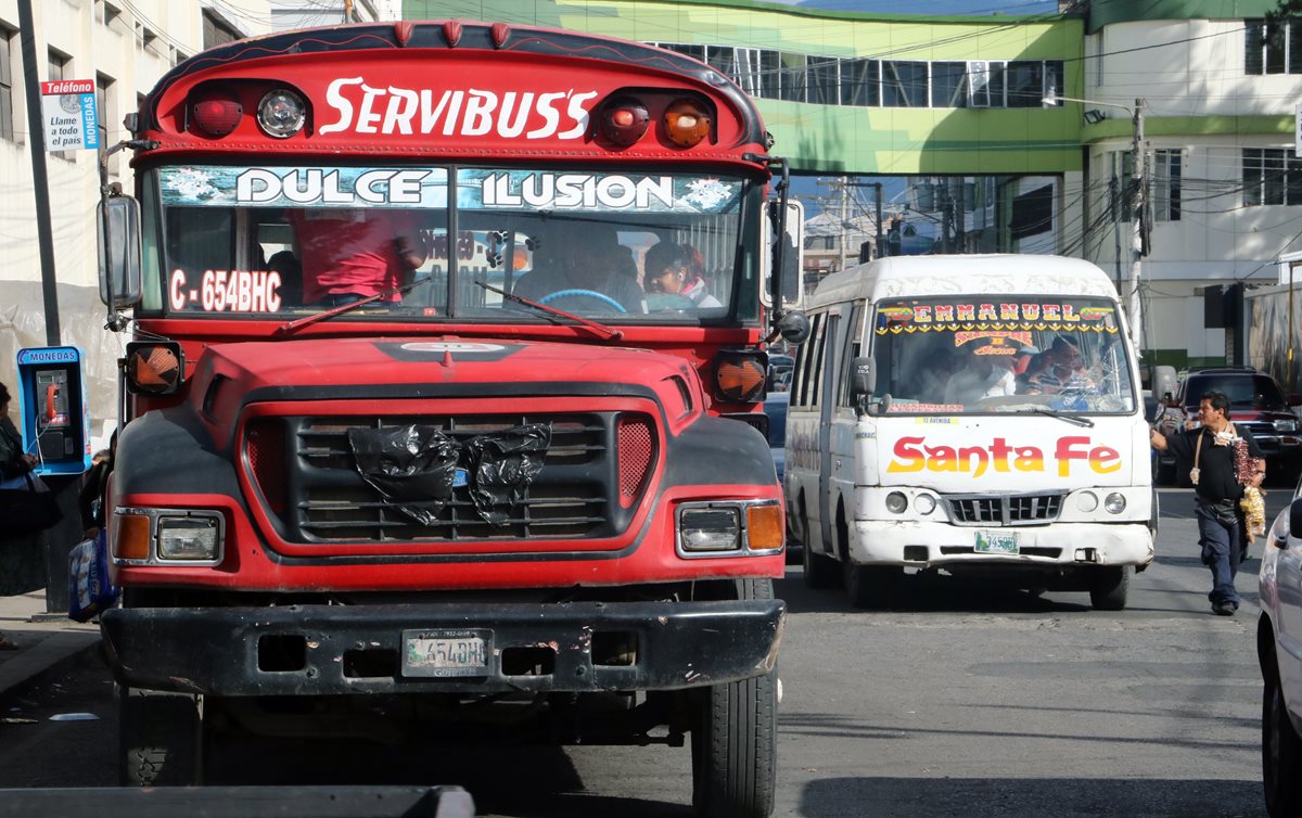 Vecinos de Quetzaltenango piden más seguridad para el transporte urbano. (Foto Prensa Libre: Carlos Ventura)