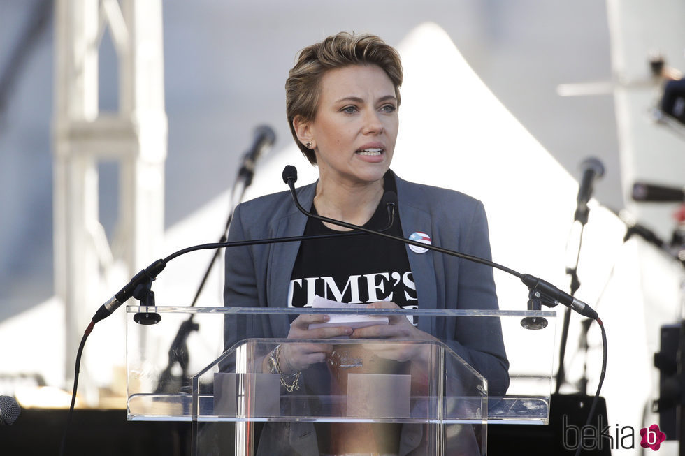 La actriz Scarlett Johansson durante su discurso en la Marcha de las Mujeres el pasado sábado. (Foto Prensa Libre: img.bekia.es)